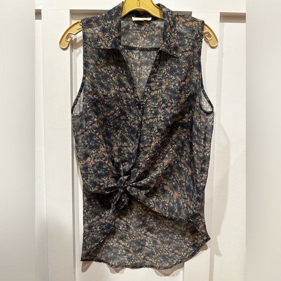 Floral sheer sleeveless top - Picture 1 of 5